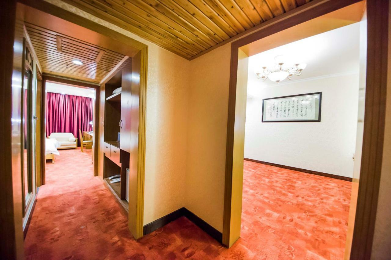 New Century Hotel Yangshuo Exteriör bild